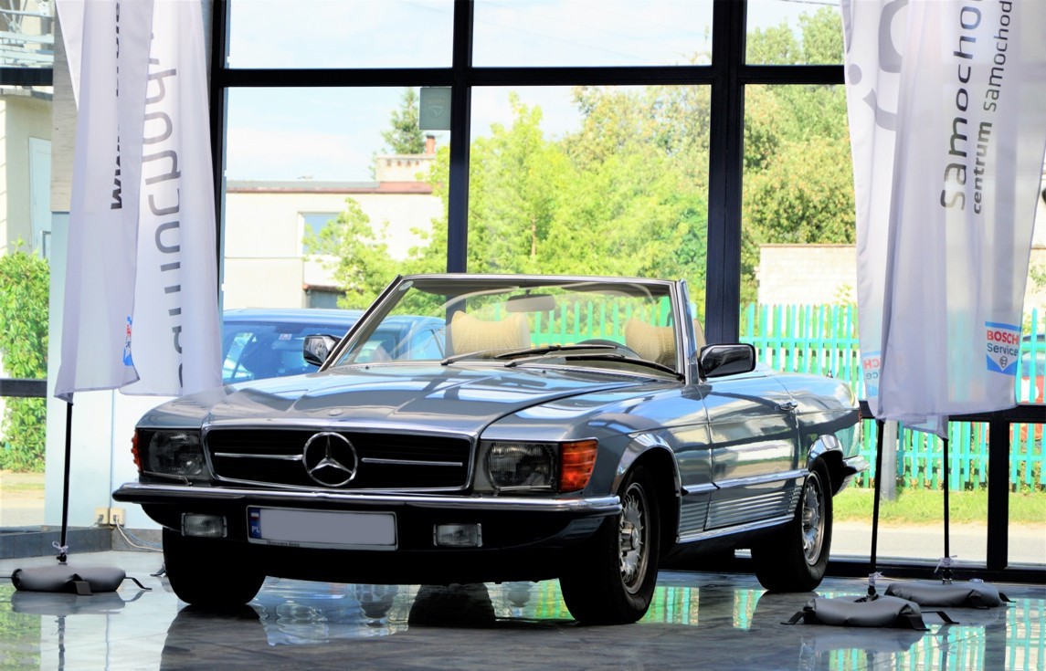 Odrestaurowany oldtimer Mercedes-Benz W107