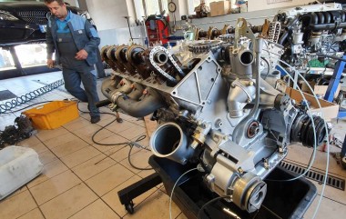 Mercedes W117 renovation, youngtimer W126 SEC engine repair