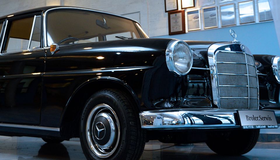 Our many years of experience, skills, precision and patience result in beautiful classic or antique cars.
