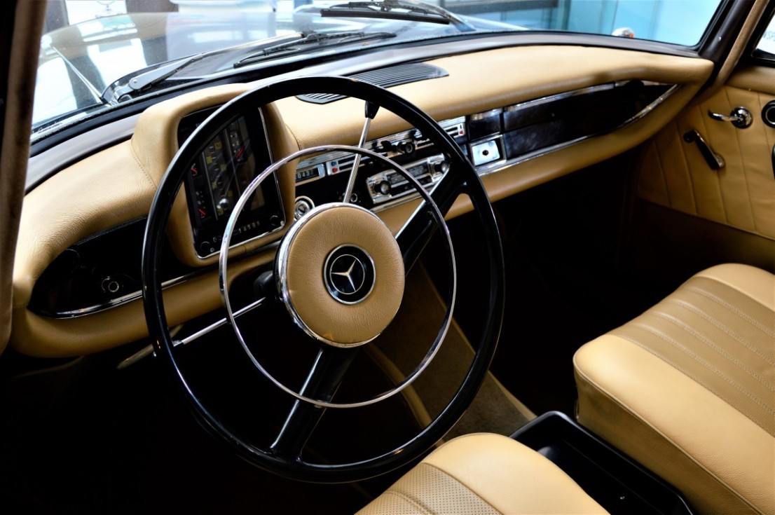 Oldtimer Mercedes-Benz W110 dostępny w naszym salonie