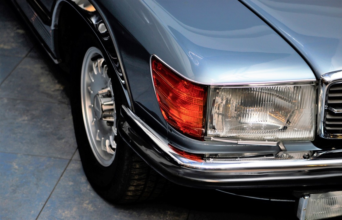 Odrestaurowany oldtimer Mercedes-Benz W107