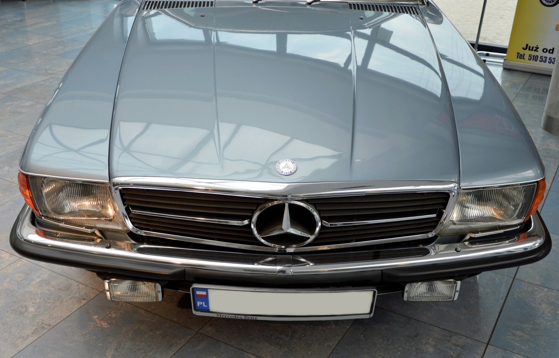 Odrestaurowany oldtimer Mercedes-Benz W107