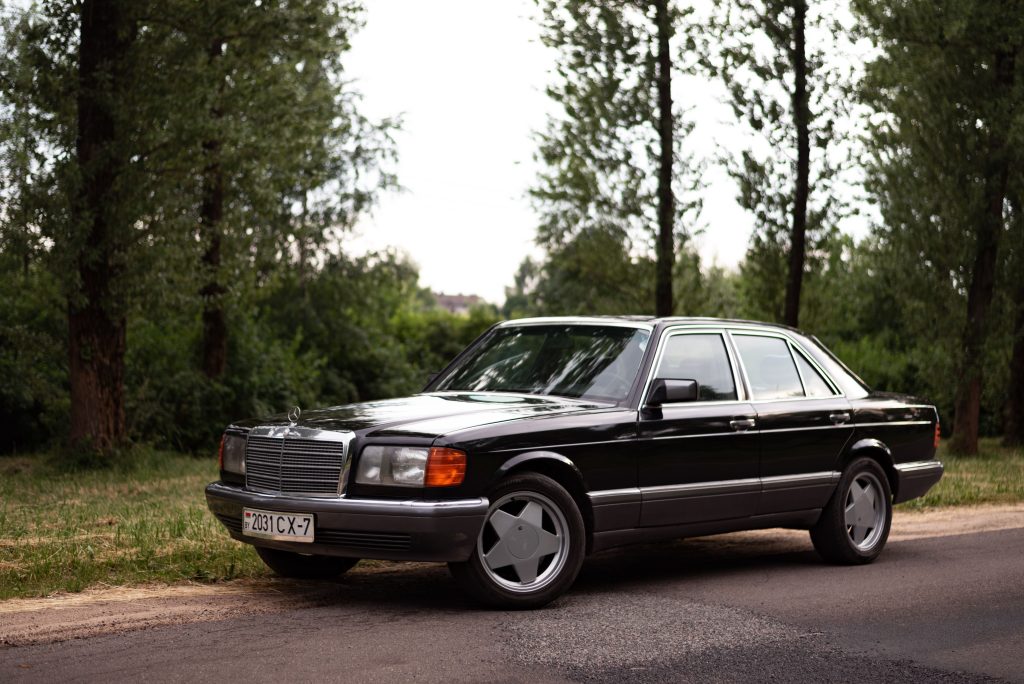 Youngtimer na co dzień: Czy klasyczny Mercedes z lat 80. lub 90. to dobry pomysł?